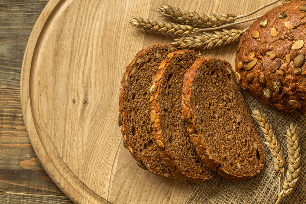 فوائد وخصائص الخبز الكامل على الصحة