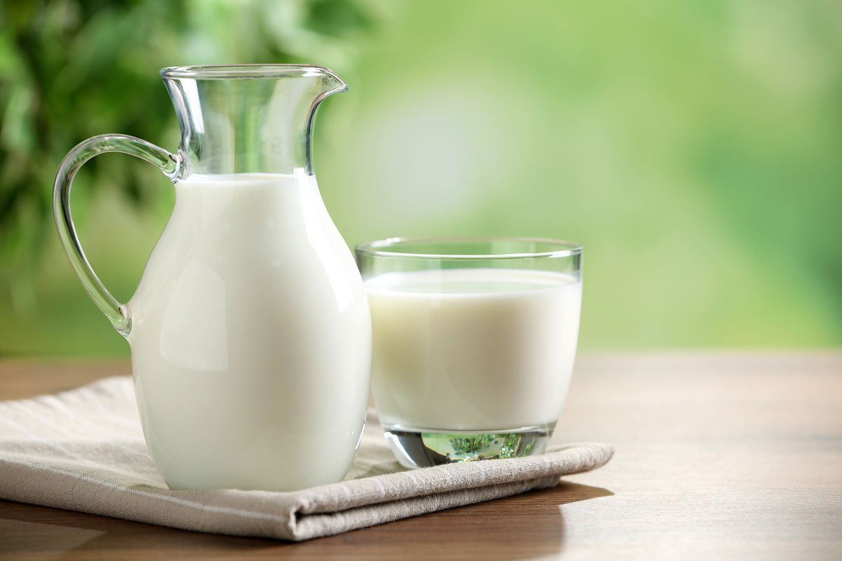 أهم الفوائد والفيتامينات الموجودة في الحليب